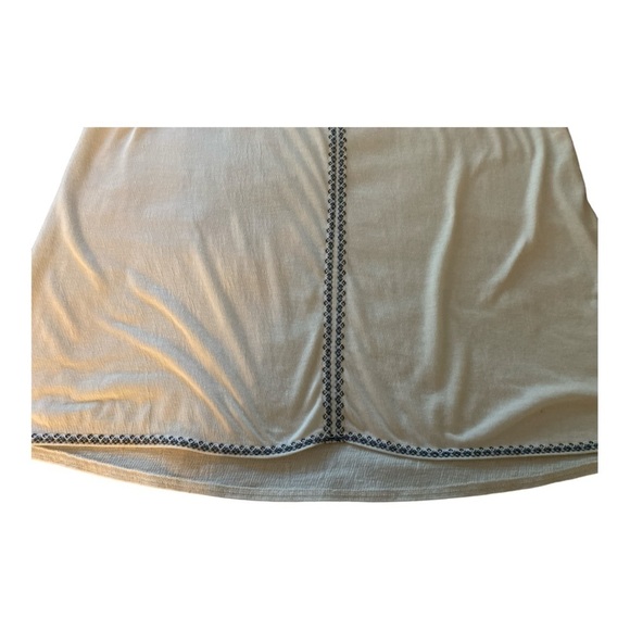 MAX STUDIO top, sleeveless, size Large, full cut, embroidered trim. Rayon blend. - Picture 5 of 6